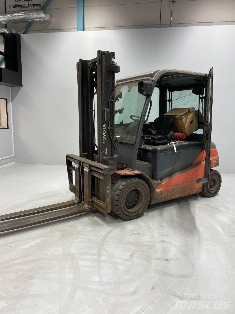 Toyota 8FBMT50 Elmotviktstruckar