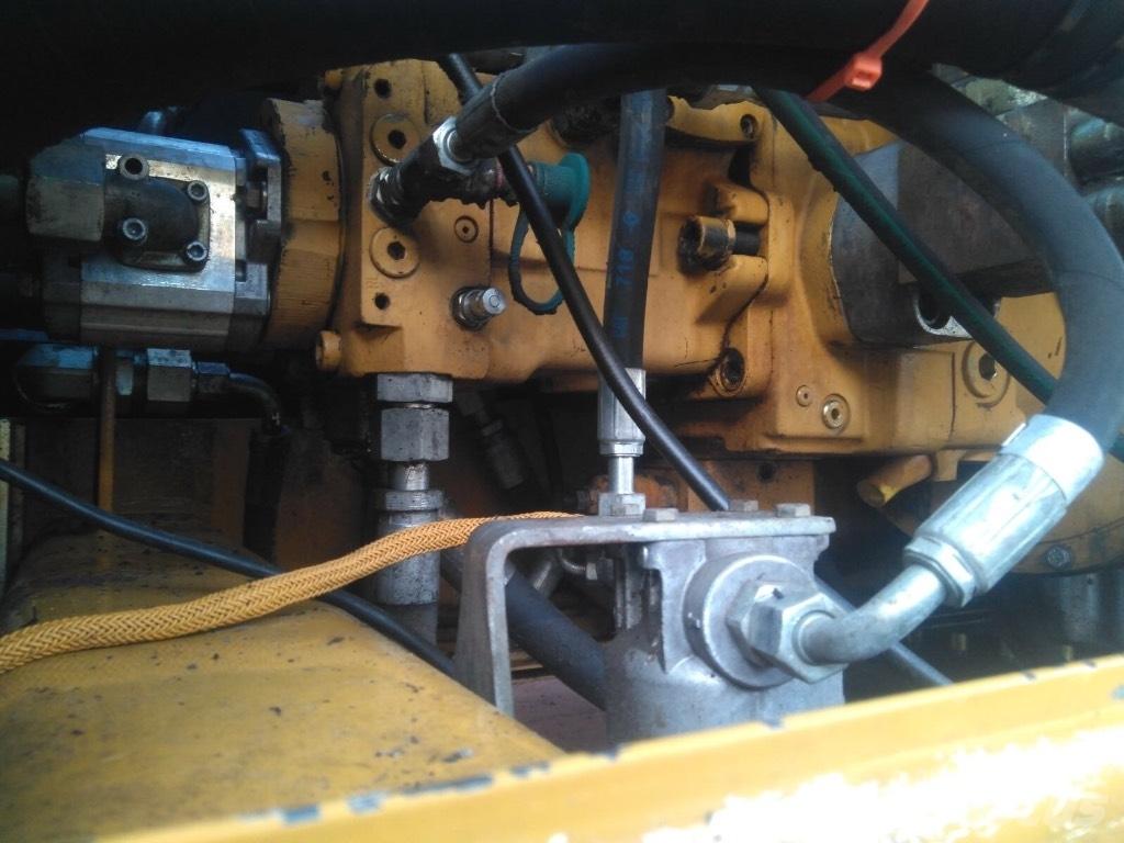 CAT M 322D MH Avfalls / industri hantering