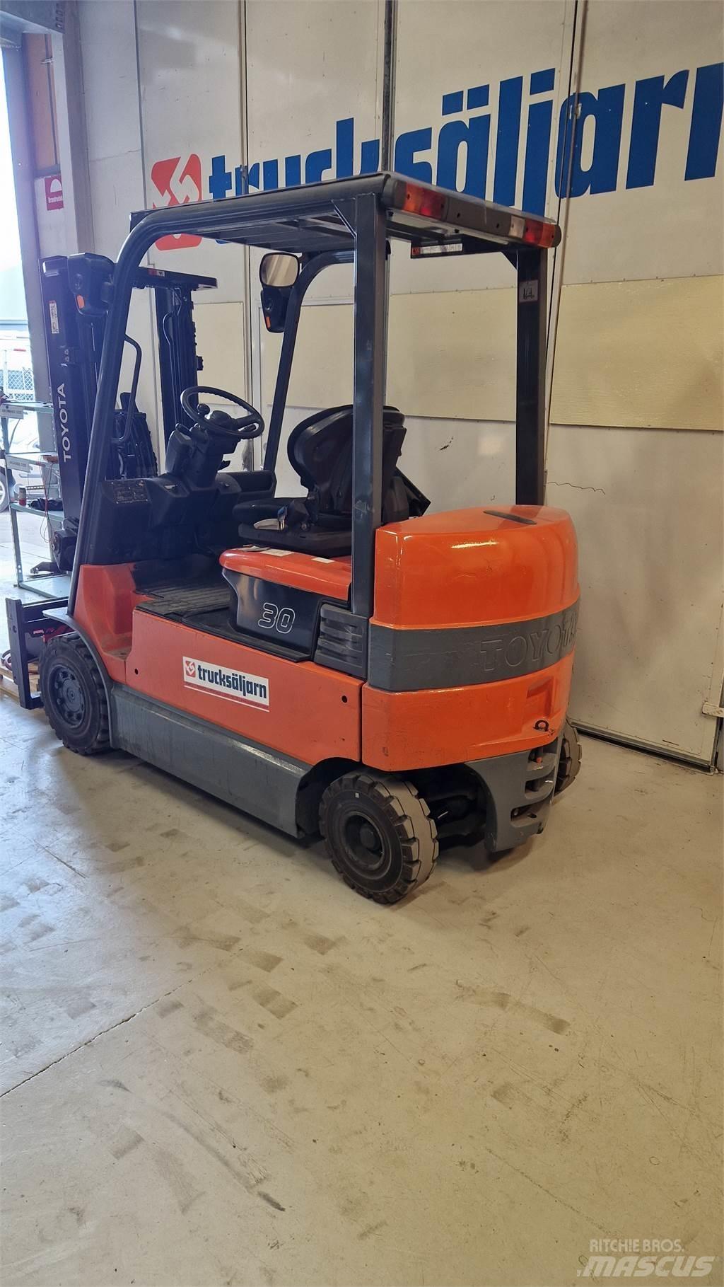 Toyota 7FBMF30 Elmotviktstruckar