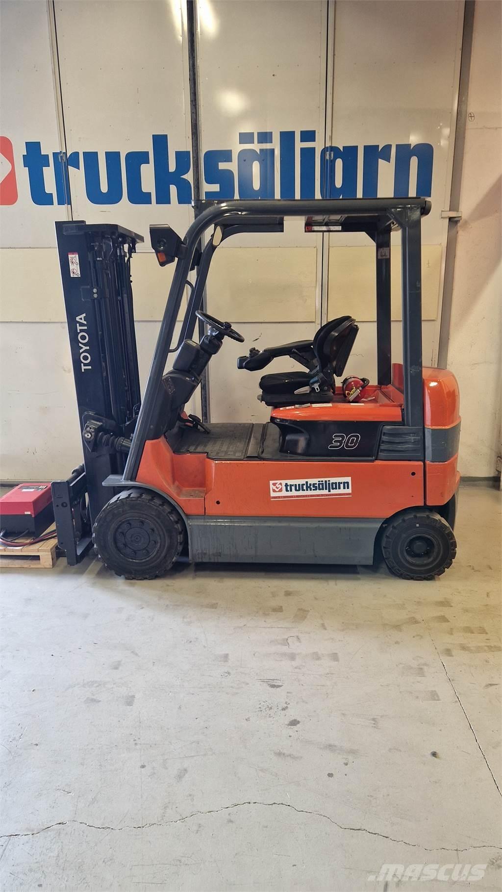 Toyota 7FBMF30 Elmotviktstruckar