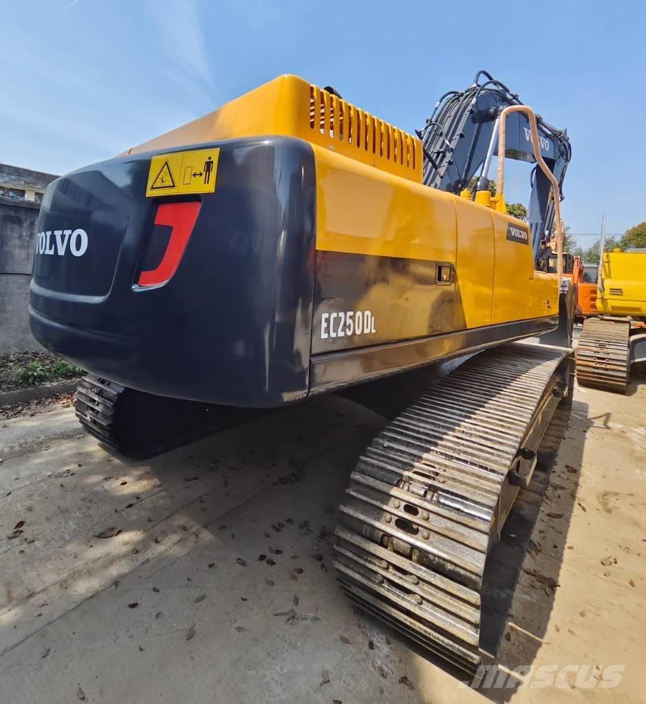 Volvo EC 250 D L Bandgrävare