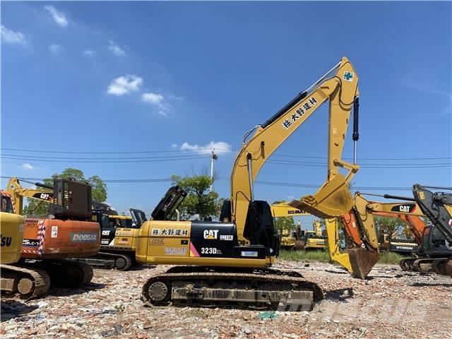 CAT 323D Bandgrävare