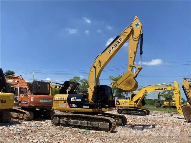 CAT 323D Bandgrävare