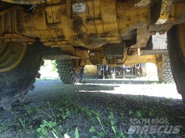 DEERE 410J Grävlastare