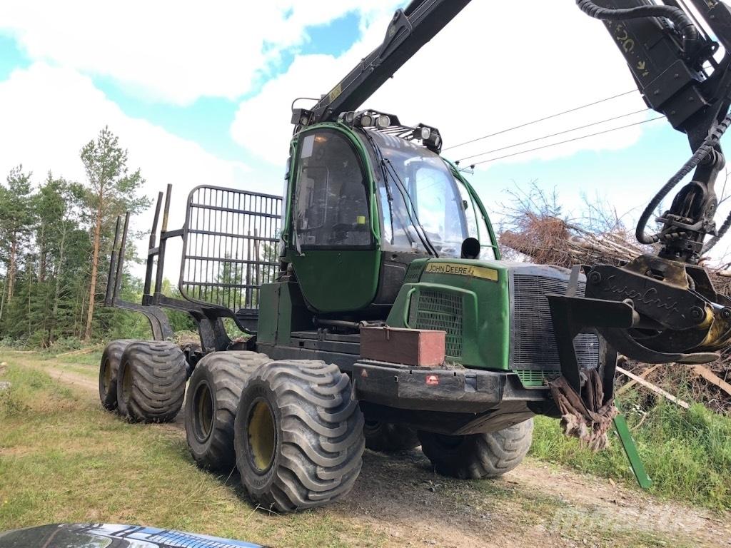 John Deere 810 E Skotare