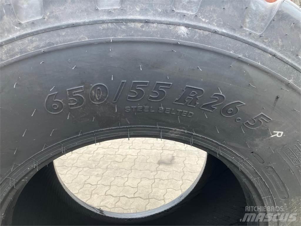 BKT 650/55R26,5 Däck, hjul och fälgar