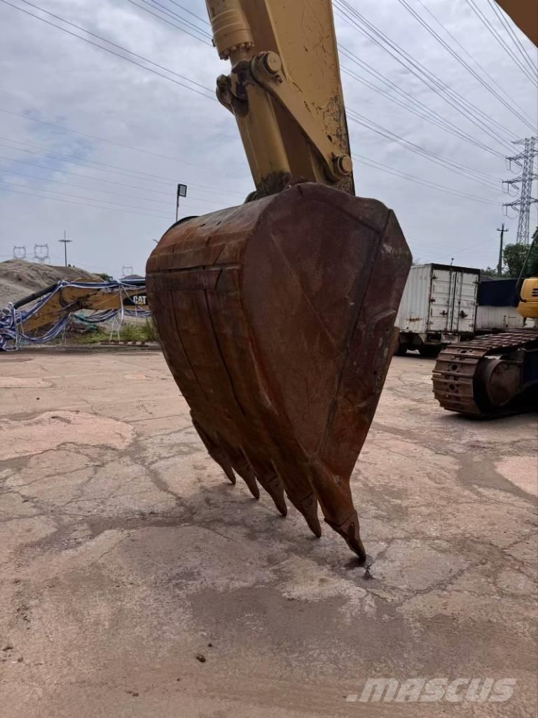 Komatsu PC 400-8 Amfibiska grävmaskiner