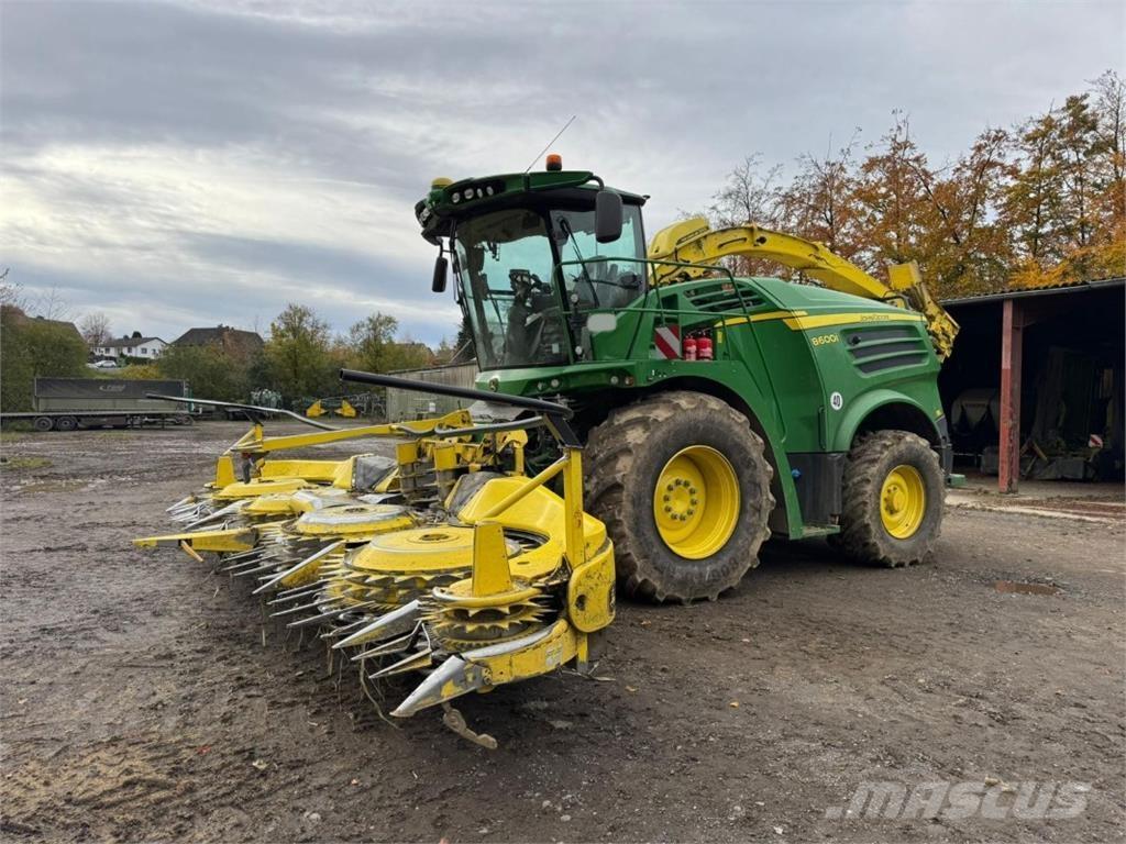 John Deere 8600i Fälthackar