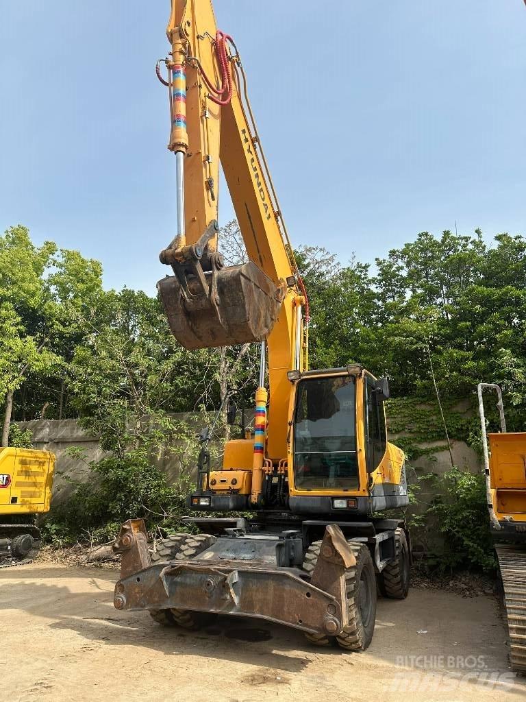Hyundai R210W-9 Hjulgrävare