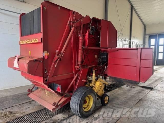 New Holland 654 Rundbalspressar