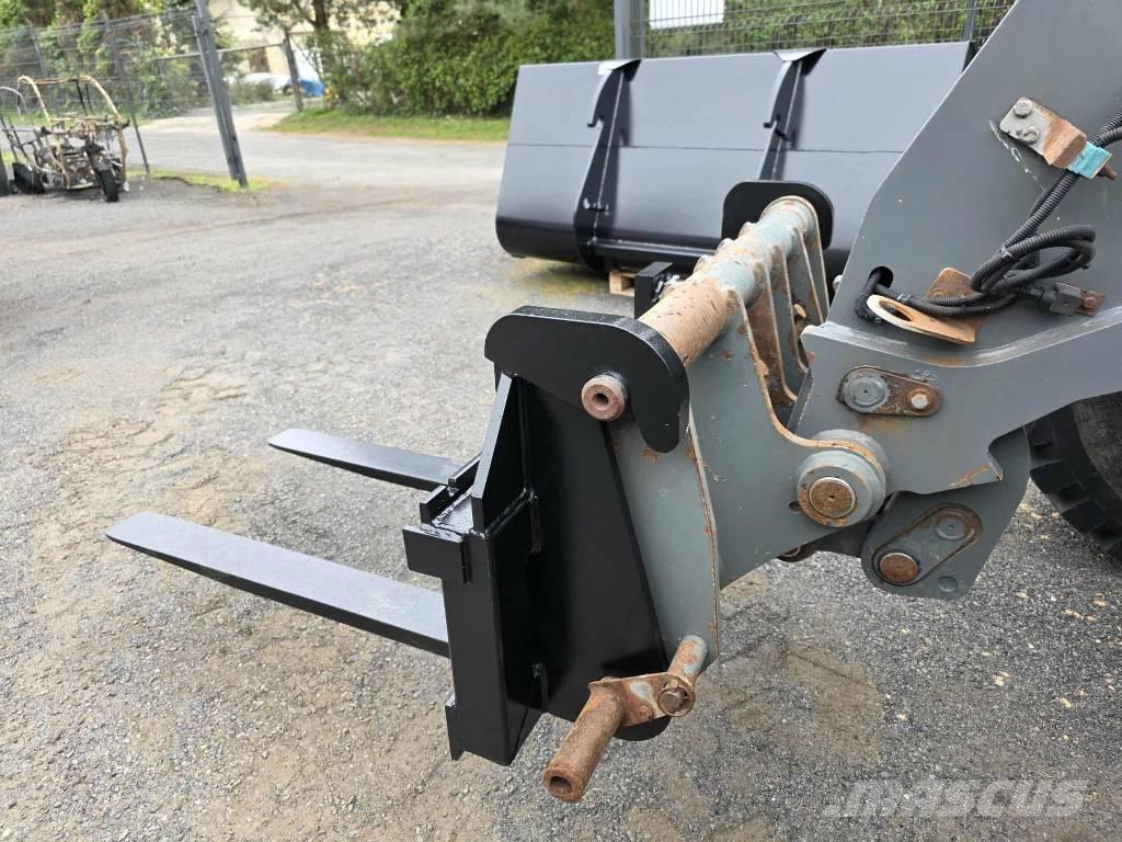 CLAAS Scorpion 7044 Redskapsbärare för lantbruk
