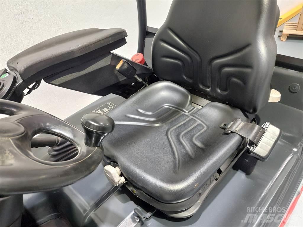 Linde E16 02 Elmotviktstruckar