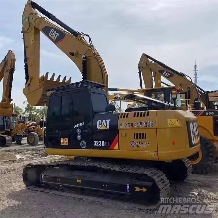CAT 323 D2L Bandgrävare