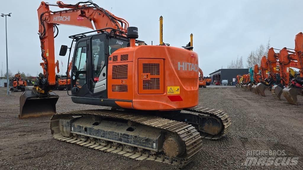 Hitachi ZX 225USLC-6 Bandgrävare
