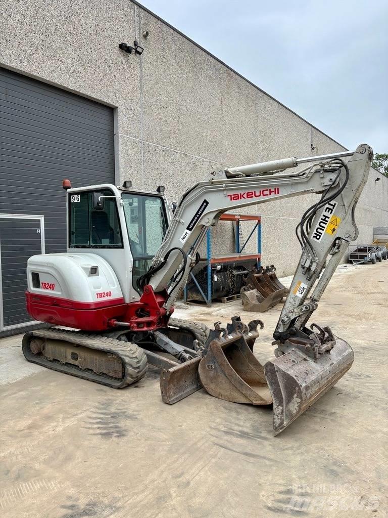 Takeuchi TB 240 Minigrävare < 7t