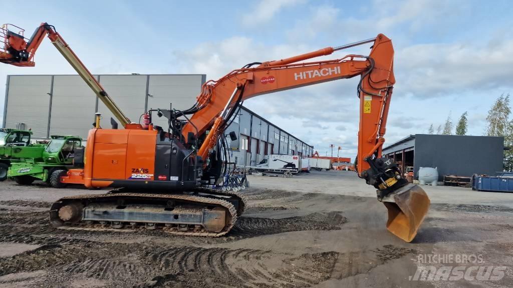 Hitachi ZX225USRLC-6 Bandgrävare