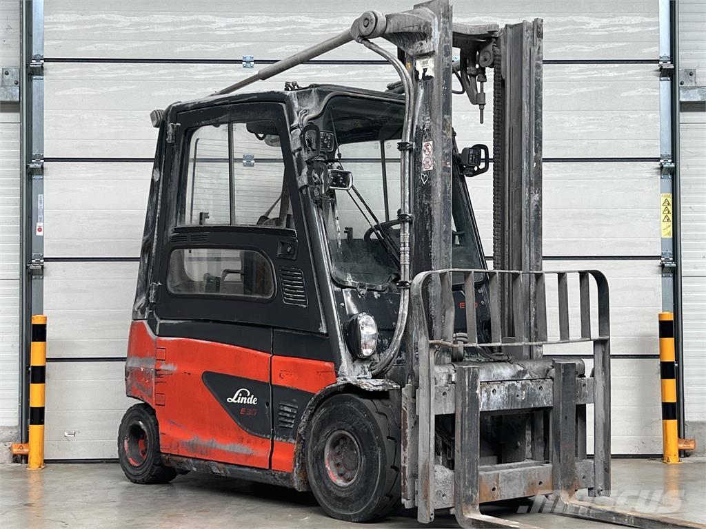 Linde E30L-01 Elmotviktstruckar