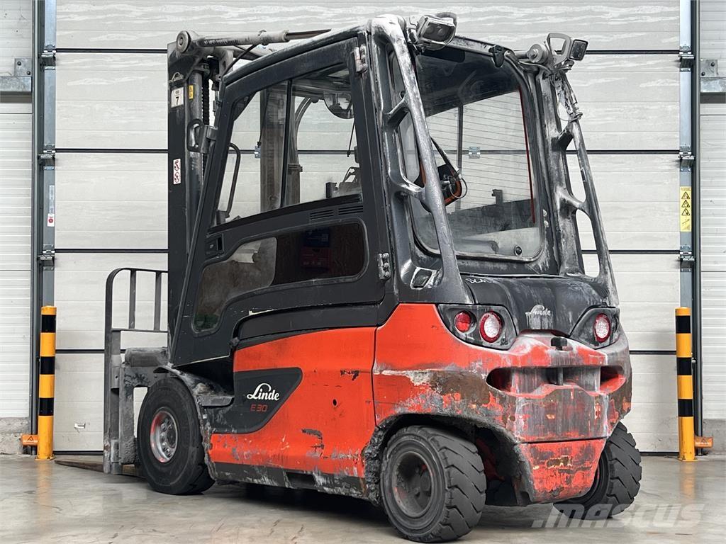 Linde E30L-01 Elmotviktstruckar
