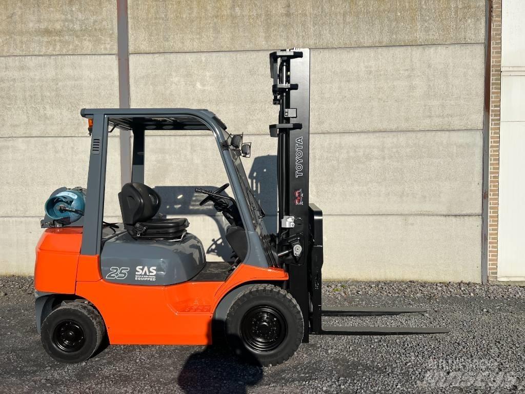 Toyota 42-7FGF25 Gasolmotviktstruckar