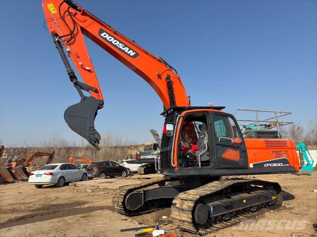 Doosan DX300 Bandgrävare