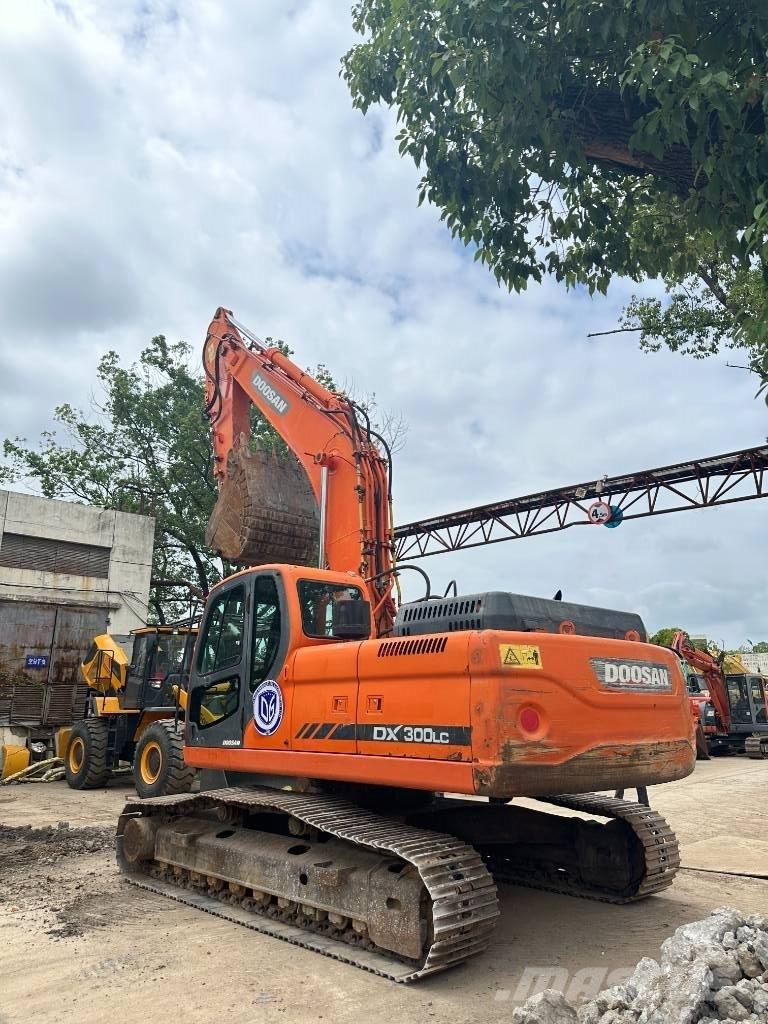 Doosan DX300 Bandgrävare