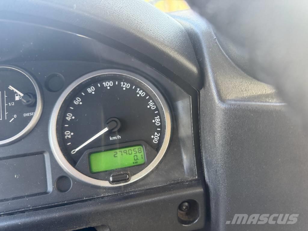 Land Rover Defender Flakbilar/Pickuper