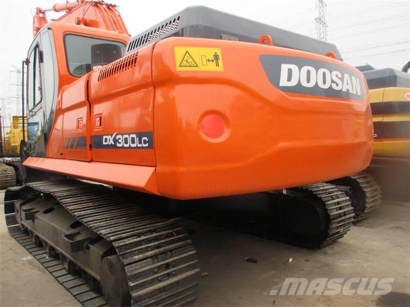Doosan DX 300 LC Bandgrävare