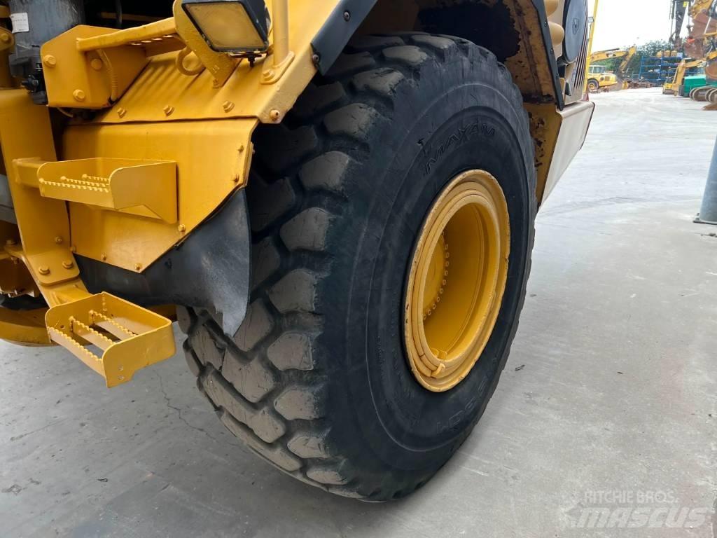 Volvo A25D Midjestyrd dumper