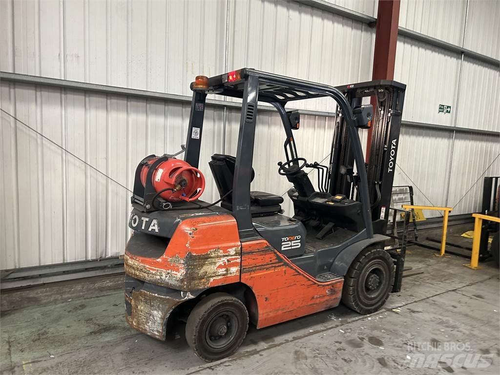 Toyota 02-8FGF25 Gasolmotviktstruckar