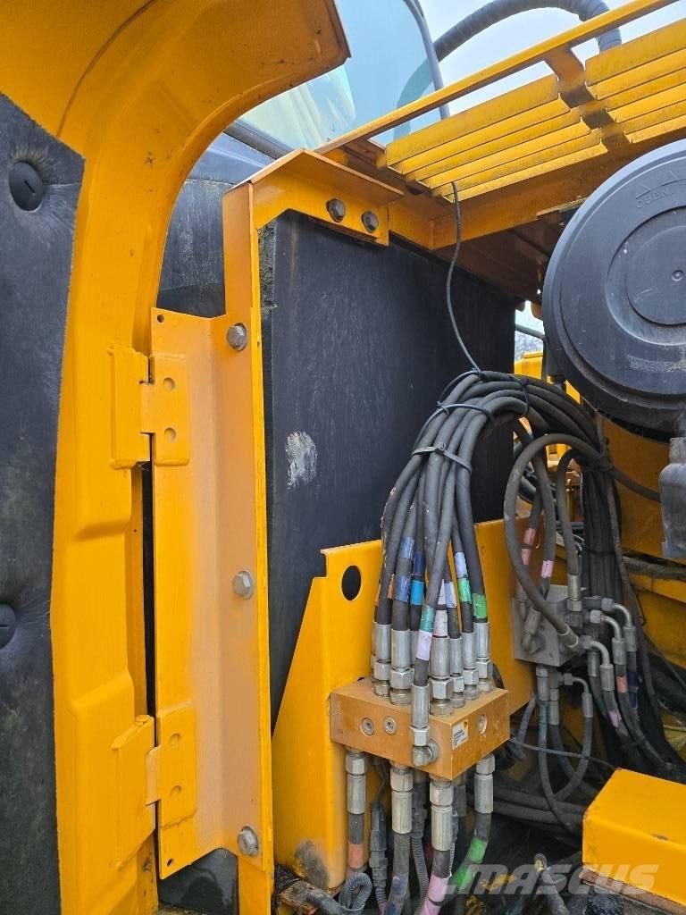 JCB JS 210 LC Bandgrävare