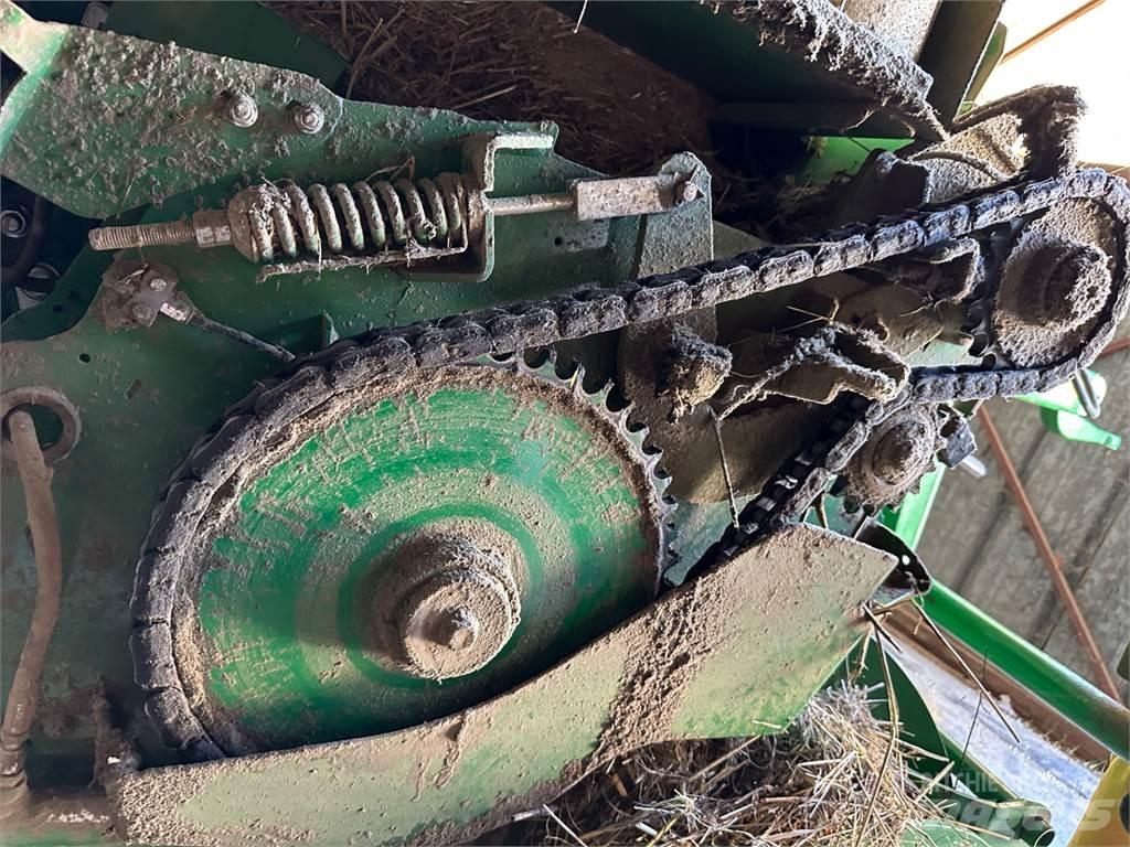 John Deere V461M Rundbalspressar