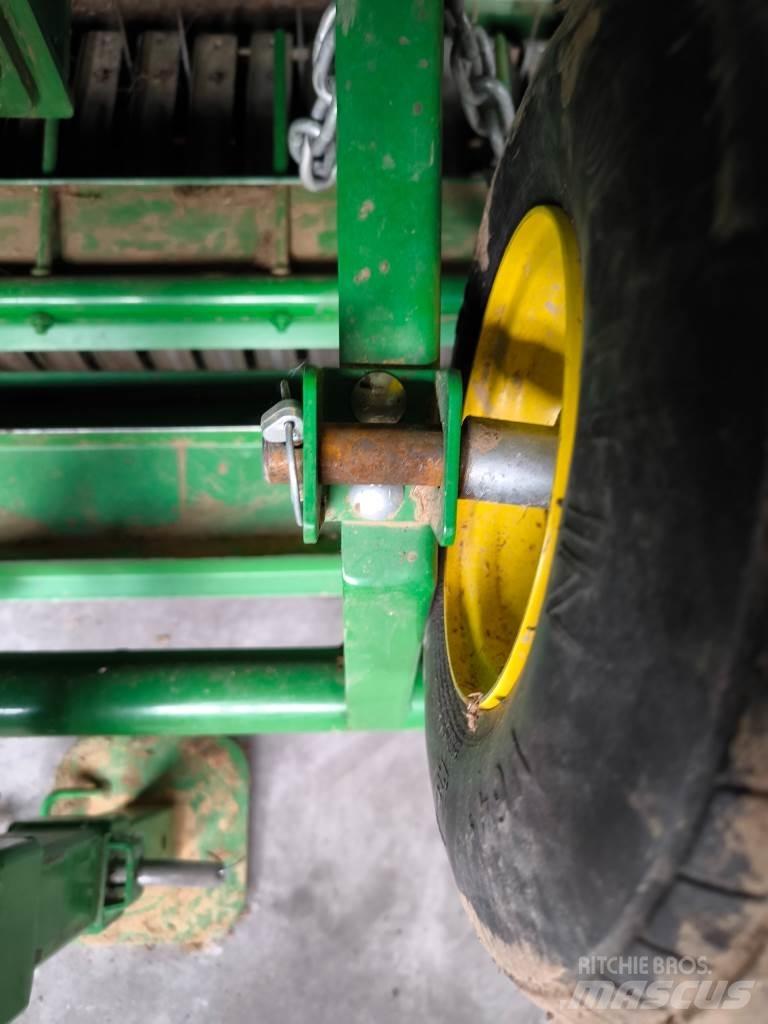 John Deere V461M Rundbalspressar