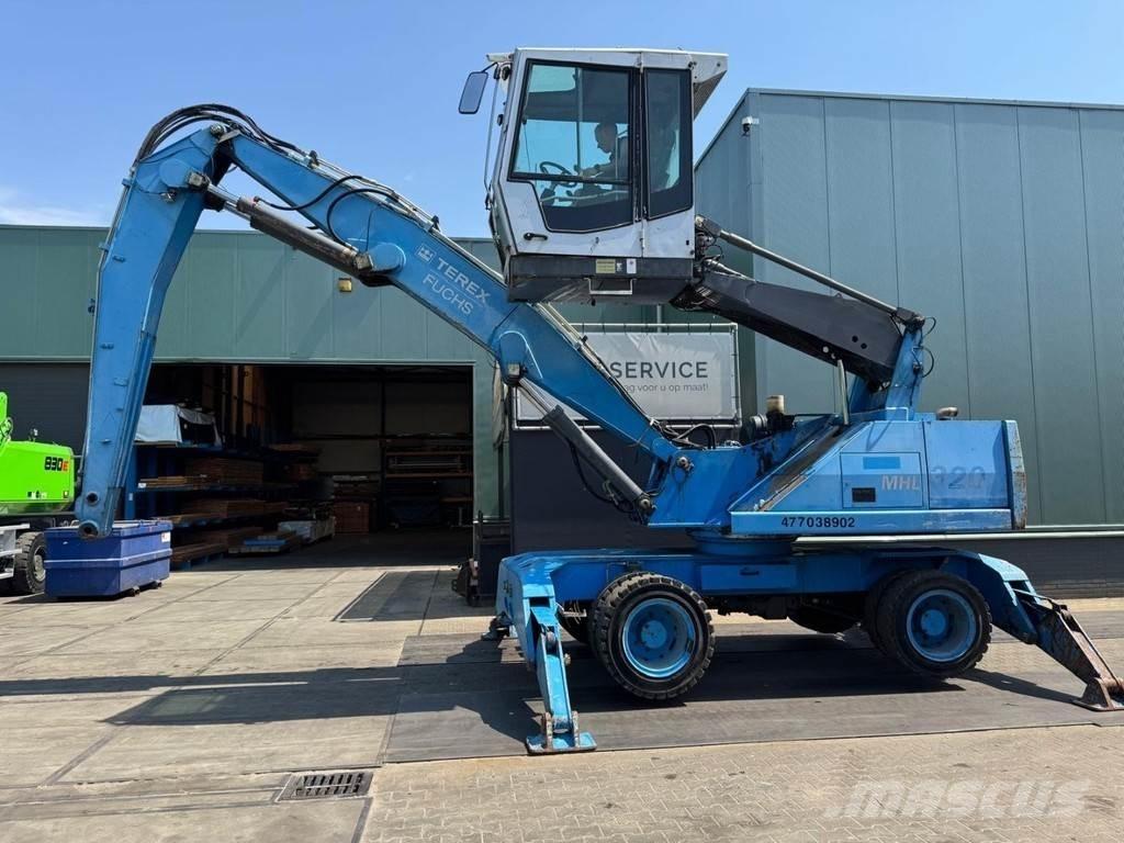 Fuchs MHL 320 Avfalls / industri hantering