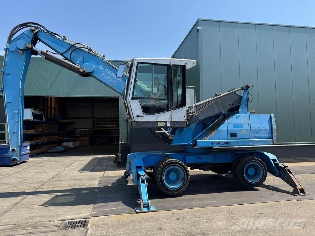 Fuchs MHL 320 Avfalls / industri hantering