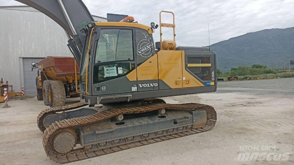 Volvo EC 250 EL Bandgrävare