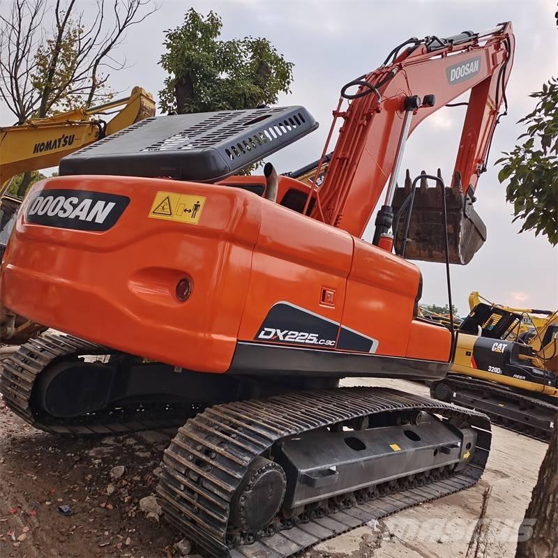 Doosan DX 225 LC-9C Bandgrävare