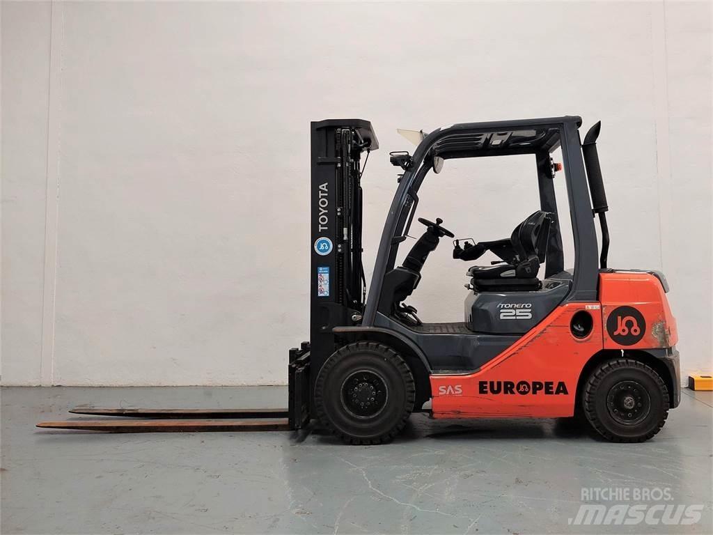Toyota 02 8FDF25 Dieselmotviktstruckar