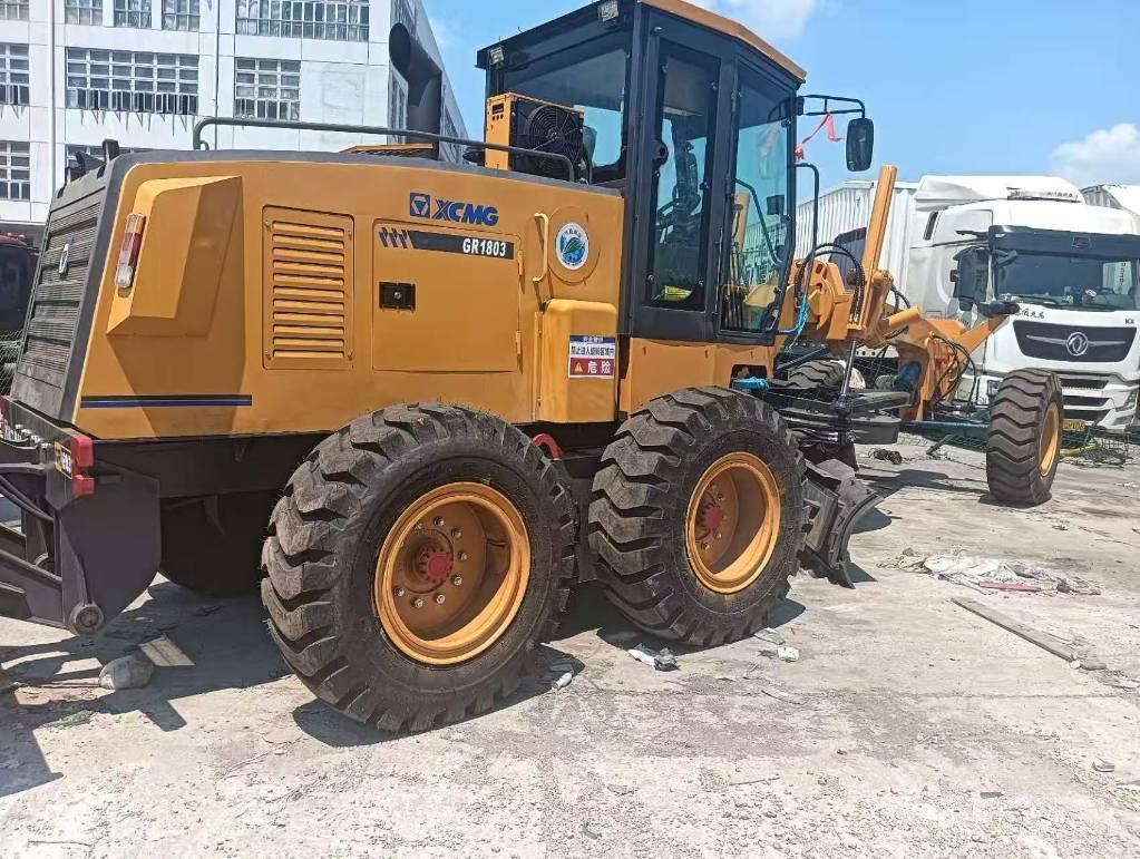 XCMG GR 1803 Väghyvlar