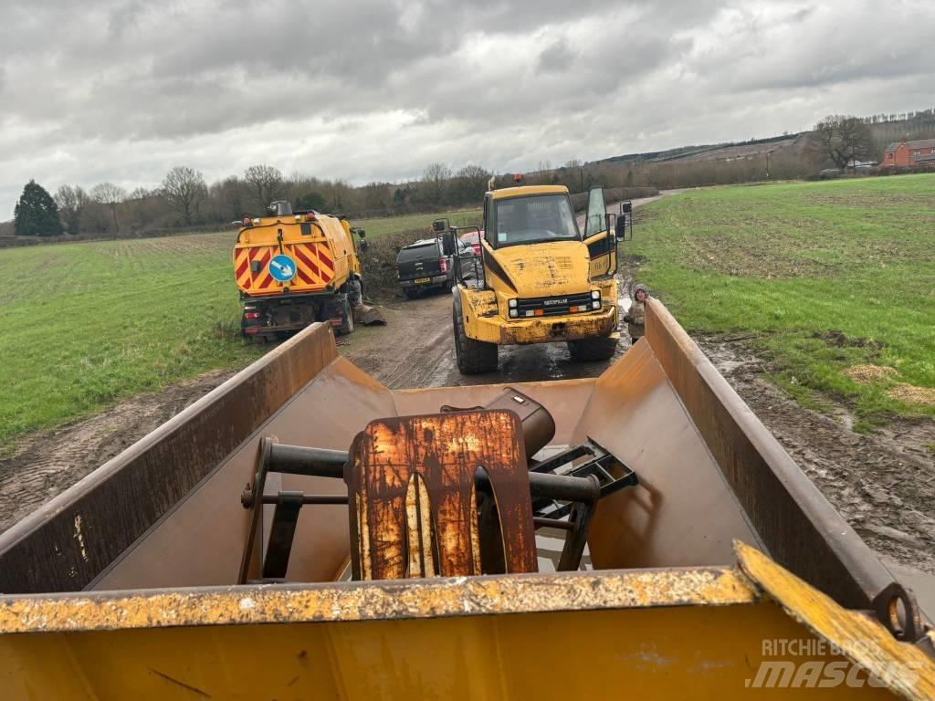 Bell B 25 D Midjestyrd dumper
