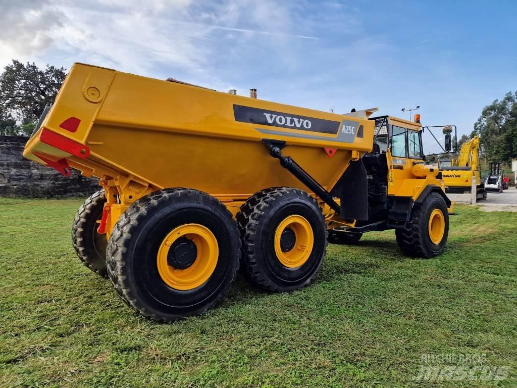 Volvo A 25 C Midjestyrd dumper