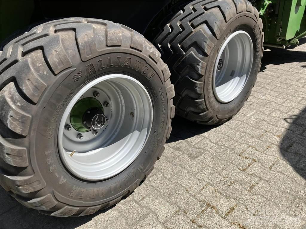 Krone BP 1270 XC Fyrkantspressar