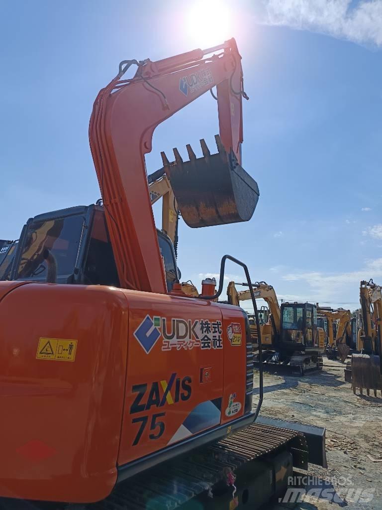 Hitachi ZX 75 Midigrävmaskiner 7t - 12t