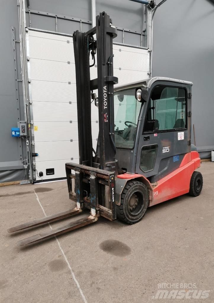 Toyota 8FBMT50 Elmotviktstruckar