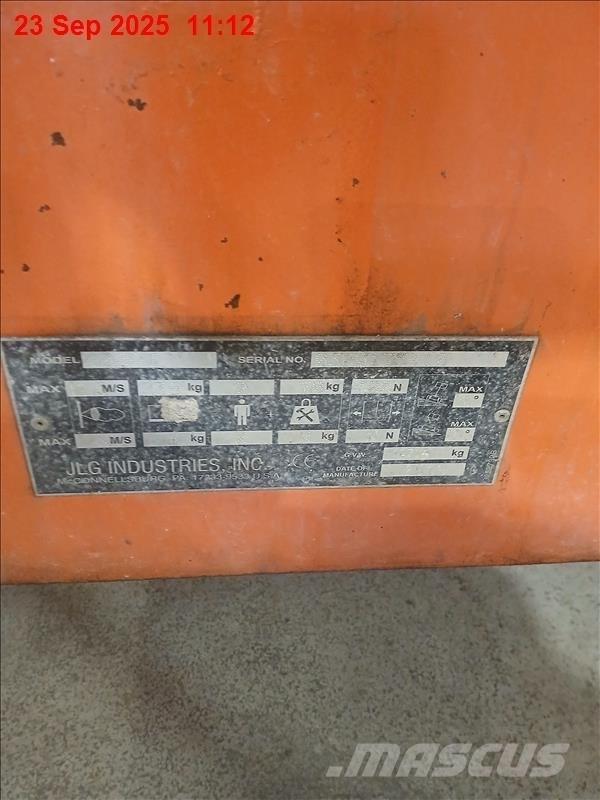 JLG 600 AJ Bomliftar
