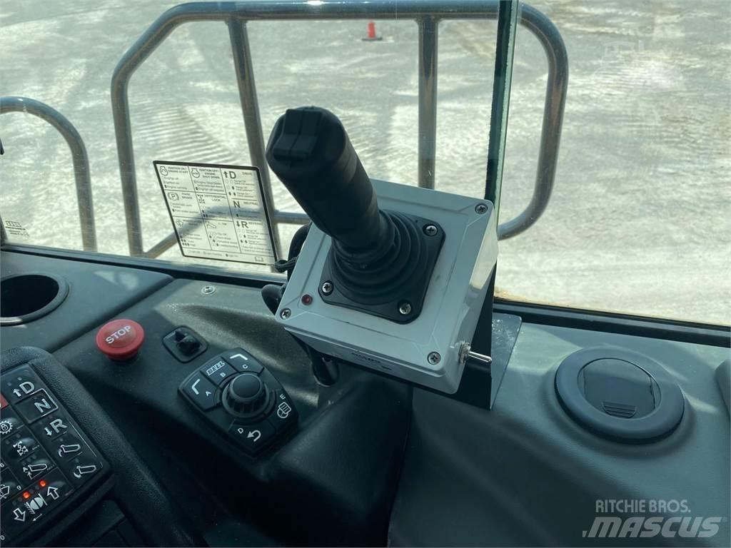Bell B30E Vattentankbilar
