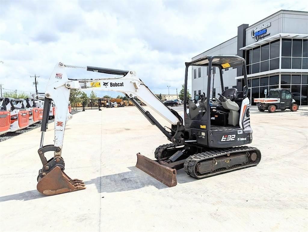 Bobcat E32I Minigrävare < 7t