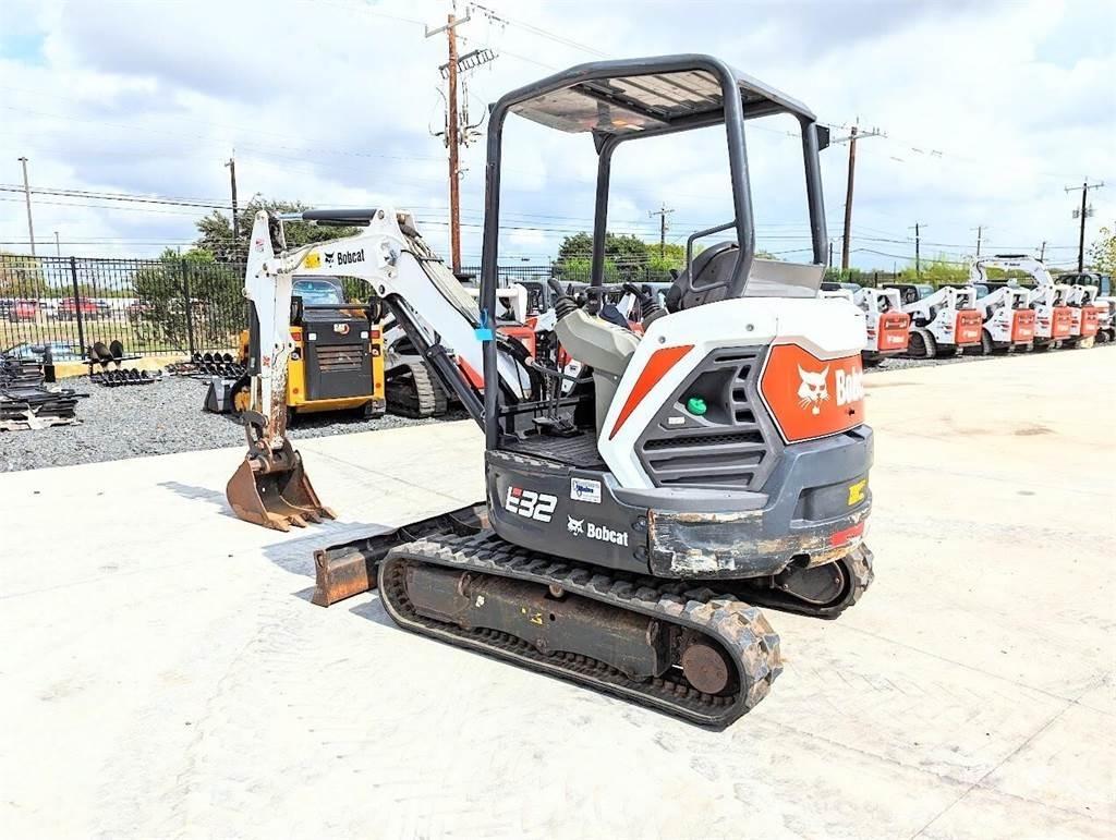 Bobcat E32I Minigrävare < 7t