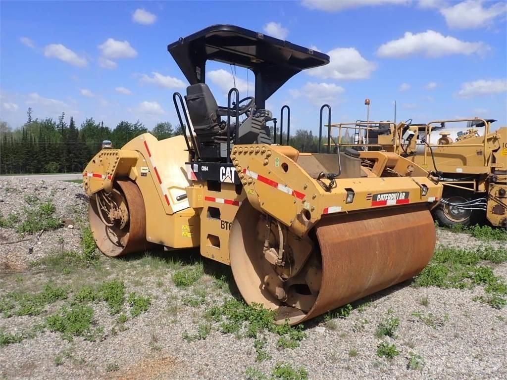 CAT CB64 Tvåvalsvältar