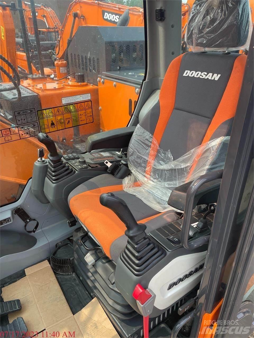 Doosan DX140 LC-5 Bandgrävare