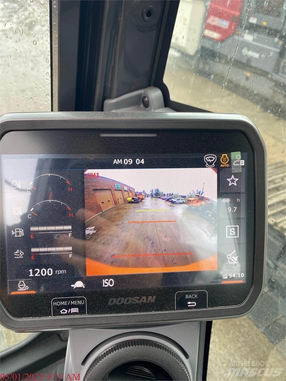 Doosan DX300 LC Bandgrävare